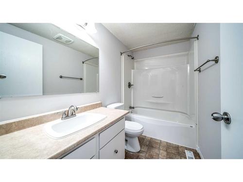 100-630 Sabrina Road Sw, Calgary, AB - Indoor Photo Showing Bathroom