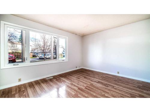 100-630 Sabrina Road Sw, Calgary, AB - Indoor Photo Showing Other Room