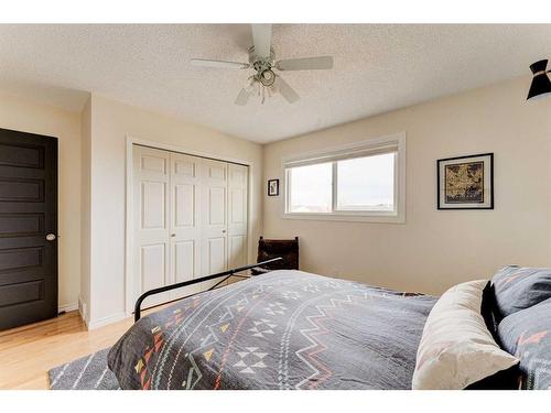 228 Macewan Glen Place Nw, Calgary, AB - Indoor Photo Showing Bedroom