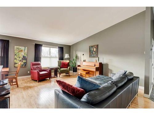 228 Macewan Glen Place Nw, Calgary, AB - Indoor Photo Showing Living Room