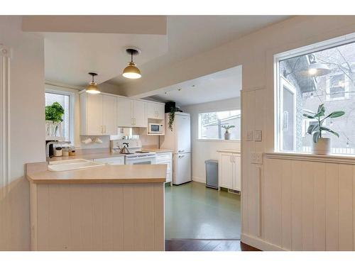 603 10 Avenue Ne, Calgary, AB - Indoor Photo Showing Kitchen