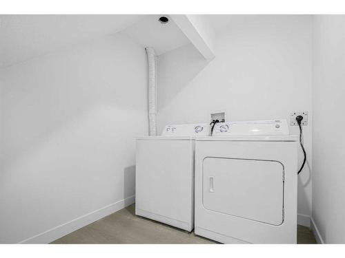 7915 Huntington Street Ne, Calgary, AB - Indoor Photo Showing Laundry Room