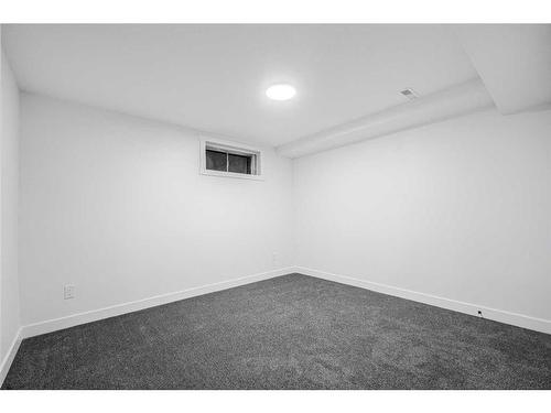 7915 Huntington Street Ne, Calgary, AB - Indoor Photo Showing Other Room