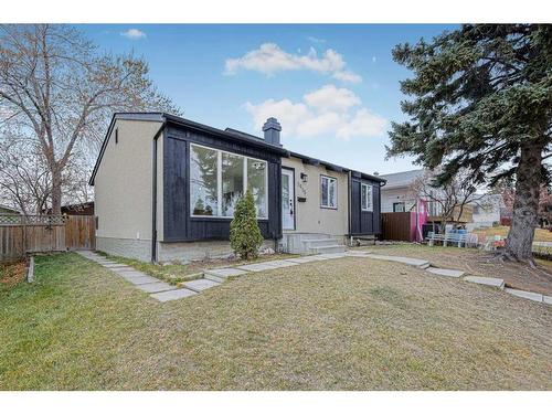 7915 Huntington Street Ne, Calgary, AB - Outdoor