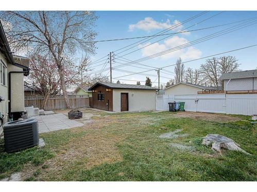 7915 Huntington Street Ne, Calgary, AB - Outdoor