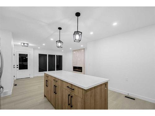 7915 Huntington Street Ne, Calgary, AB - Indoor Photo Showing Kitchen