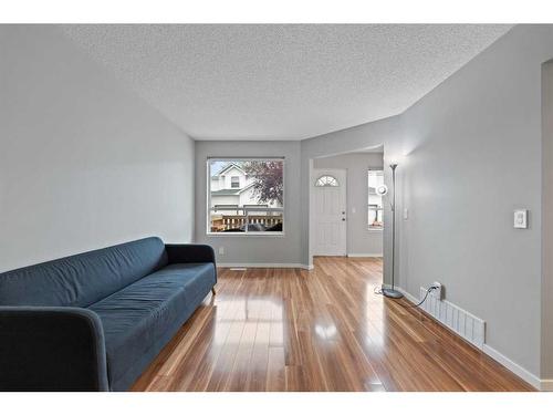 29 Sandpiper Link Nw, Calgary, AB - Indoor Photo Showing Living Room