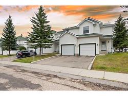 29 Sandpiper Link NW Calgary, AB T3K 4L7