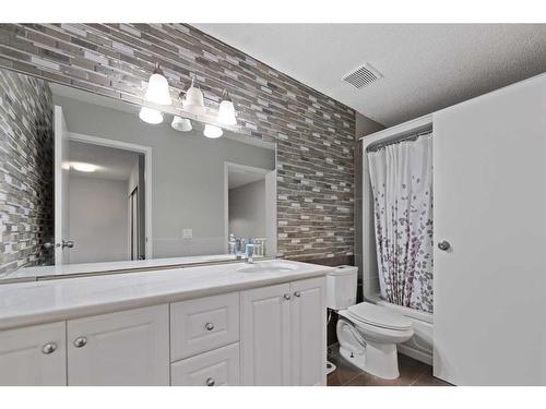 29 Sandpiper Link Nw, Calgary, AB - Indoor Photo Showing Bathroom