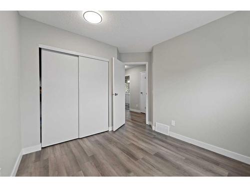 29 Sandpiper Link Nw, Calgary, AB - Indoor Photo Showing Other Room