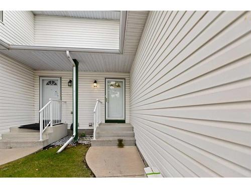 29 Sandpiper Link Nw, Calgary, AB - Outdoor