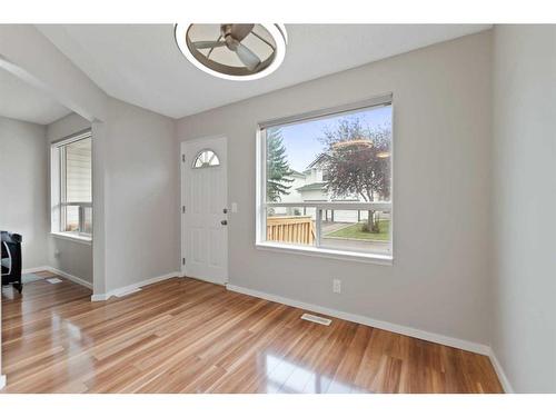 29 Sandpiper Link Nw, Calgary, AB - Indoor Photo Showing Other Room