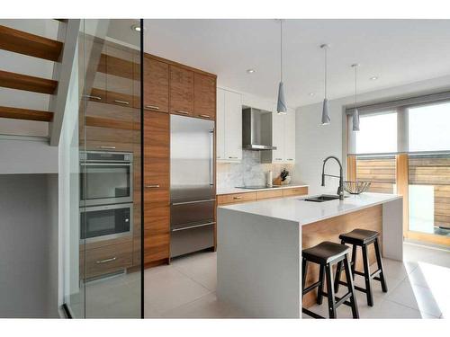 1431 Gladstone Road Nw, Calgary, AB - Indoor Photo Showing Kitchen With Upgraded Kitchen