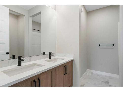 44 Verity Place Sw, Calgary, AB - Indoor Photo Showing Bathroom