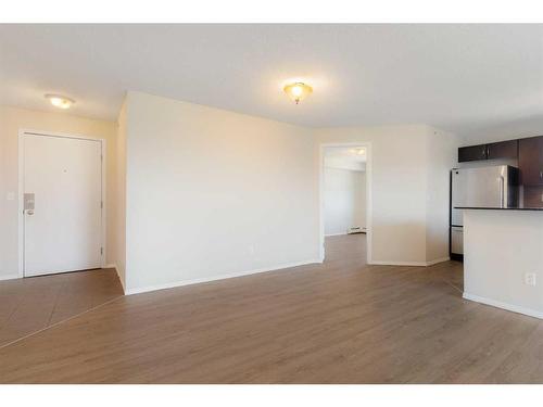 2401-60 Panatella Street Nw, Calgary, AB - Indoor Photo Showing Kitchen