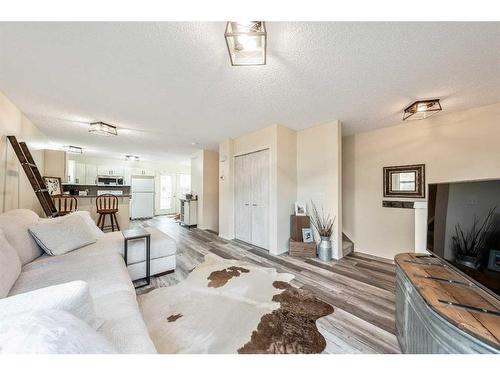 901 Prairie Sound Circle Nw, High River, AB - Indoor Photo Showing Living Room