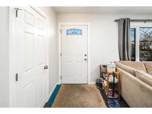 5424 Thorncliffe Drive Nw, Calgary, AB - Indoor Photo Showing Other Room