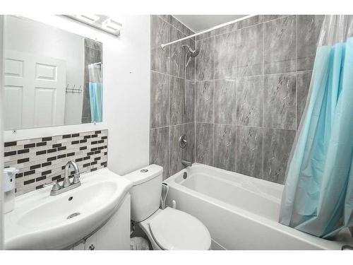 5424 Thorncliffe Drive Nw, Calgary, AB - Indoor Photo Showing Bathroom