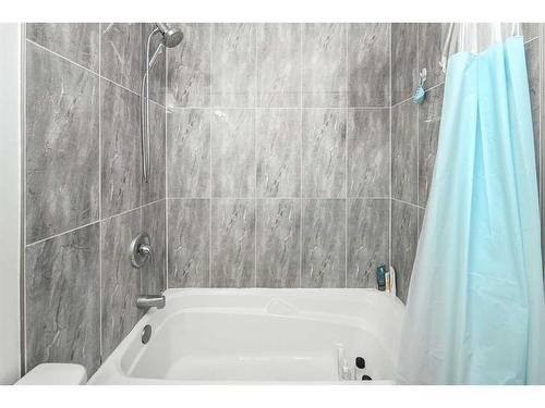 5424 Thorncliffe Drive Nw, Calgary, AB - Indoor Photo Showing Bathroom