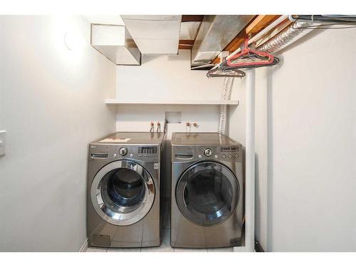 5424 Thorncliffe Drive Nw, Calgary, AB - Indoor Photo Showing Laundry Room