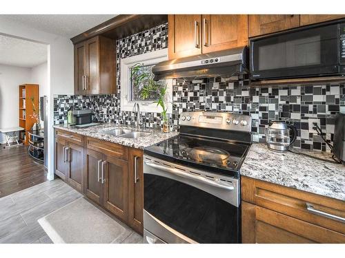 5424 Thorncliffe Drive Nw, Calgary, AB - Indoor Photo Showing Kitchen With Double Sink