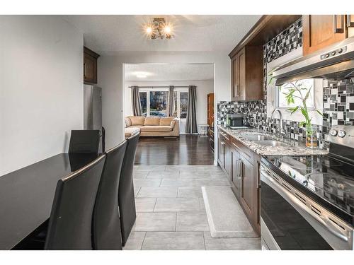 5424 Thorncliffe Drive Nw, Calgary, AB - Indoor Photo Showing Kitchen With Double Sink