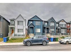 372 Carringvue Place NW Calgary, AB T3P 2A4