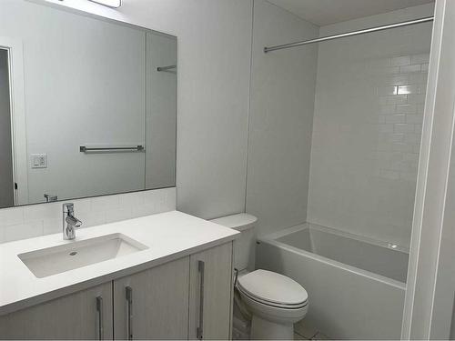 372 Carringvue Place Nw, Calgary, AB - Indoor Photo Showing Bathroom