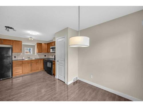 113 Panatella Road Nw, Calgary, AB - Indoor Photo Showing Kitchen