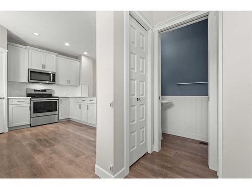 141 Sandstone Drive, Okotoks, AB - Indoor Photo Showing Kitchen