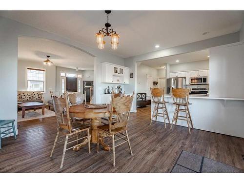 708 Hampshire Way Ne, High River, AB - Indoor Photo Showing Dining Room