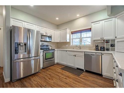 708 Hampshire Way Ne, High River, AB - Indoor Photo Showing Kitchen