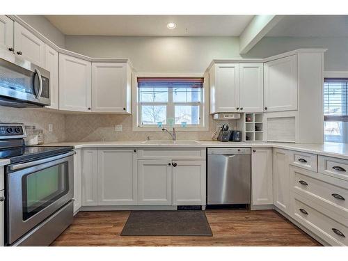 708 Hampshire Way Ne, High River, AB - Indoor Photo Showing Kitchen