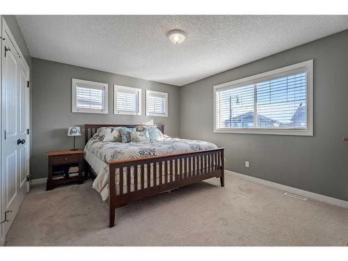 708 Hampshire Way Ne, High River, AB - Indoor Photo Showing Bedroom