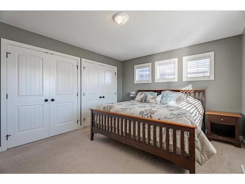 708 Hampshire Way Ne, High River, AB - Indoor Photo Showing Bedroom