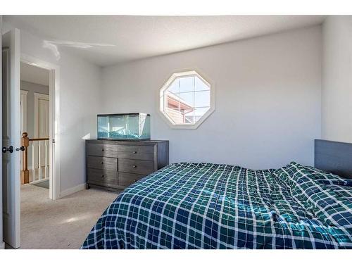 708 Hampshire Way Ne, High River, AB - Indoor Photo Showing Bedroom