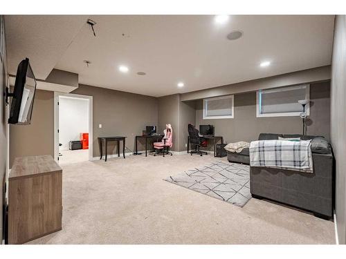 708 Hampshire Way Ne, High River, AB - Indoor Photo Showing Other Room