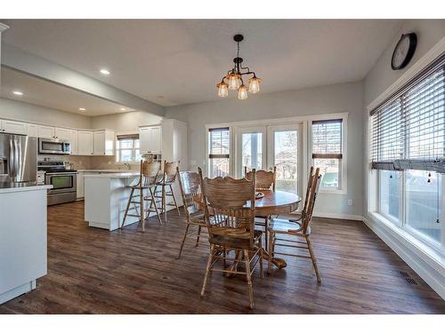 708 Hampshire Way Ne, High River, AB - Indoor Photo Showing Dining Room