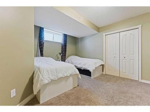 229 Cougar Ridge Drive Sw, Calgary, AB - Indoor Photo Showing Bedroom