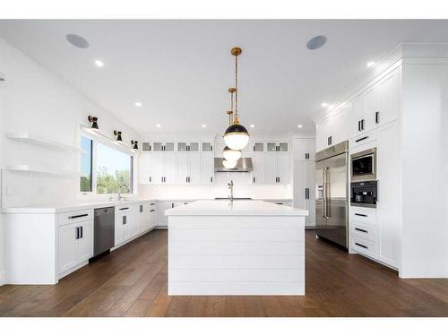 40 Aspen Ridge Terrace Sw, Calgary, AB - Indoor Photo Showing Kitchen With Upgraded Kitchen