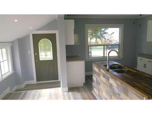 214 8 Street, Beiseker, AB - Indoor Photo Showing Kitchen With Double Sink