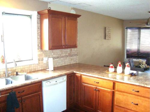 512 School Road, Trochu, AB - Indoor Photo Showing Kitchen With Double Sink