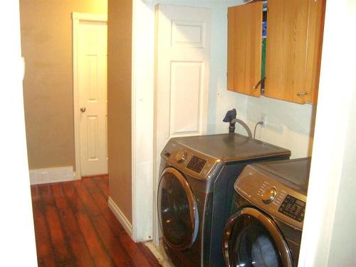 512 School Road, Trochu, AB - Indoor Photo Showing Laundry Room