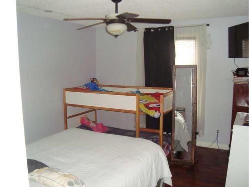 512 School Road, Trochu, AB - Indoor Photo Showing Bedroom