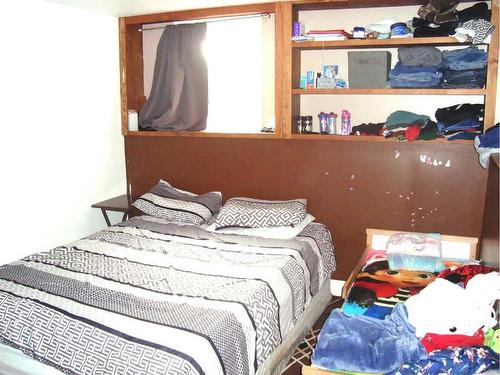 512 School Road, Trochu, AB - Indoor Photo Showing Bedroom