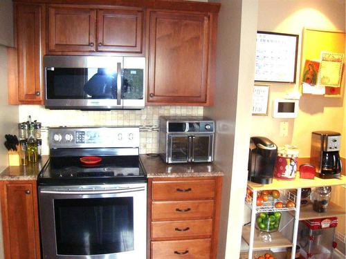 512 School Road, Trochu, AB - Indoor Photo Showing Kitchen