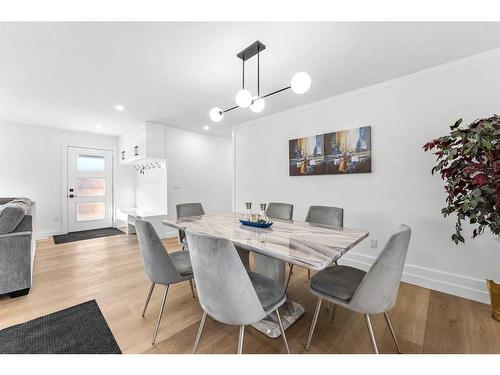 8020 Huntwick Hill Ne, Calgary, AB - Indoor Photo Showing Dining Room