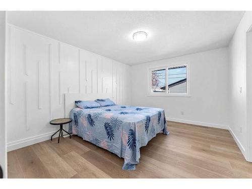 8020 Huntwick Hill Ne, Calgary, AB - Indoor Photo Showing Bedroom