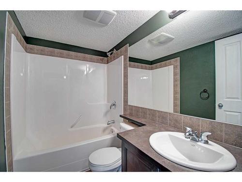 2202-140 Sagewood Boulevard Sw, Airdrie, AB - Indoor Photo Showing Bathroom