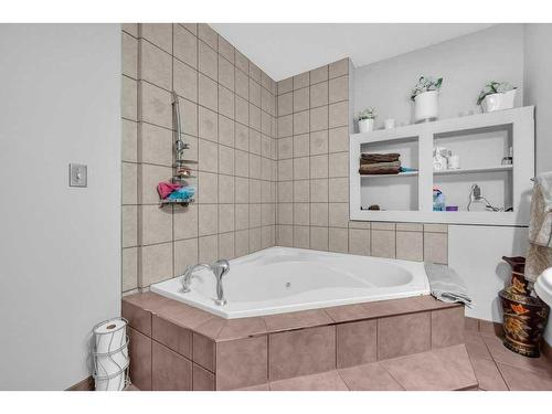 24 Templeson Place Ne, Calgary, AB - Indoor Photo Showing Bathroom